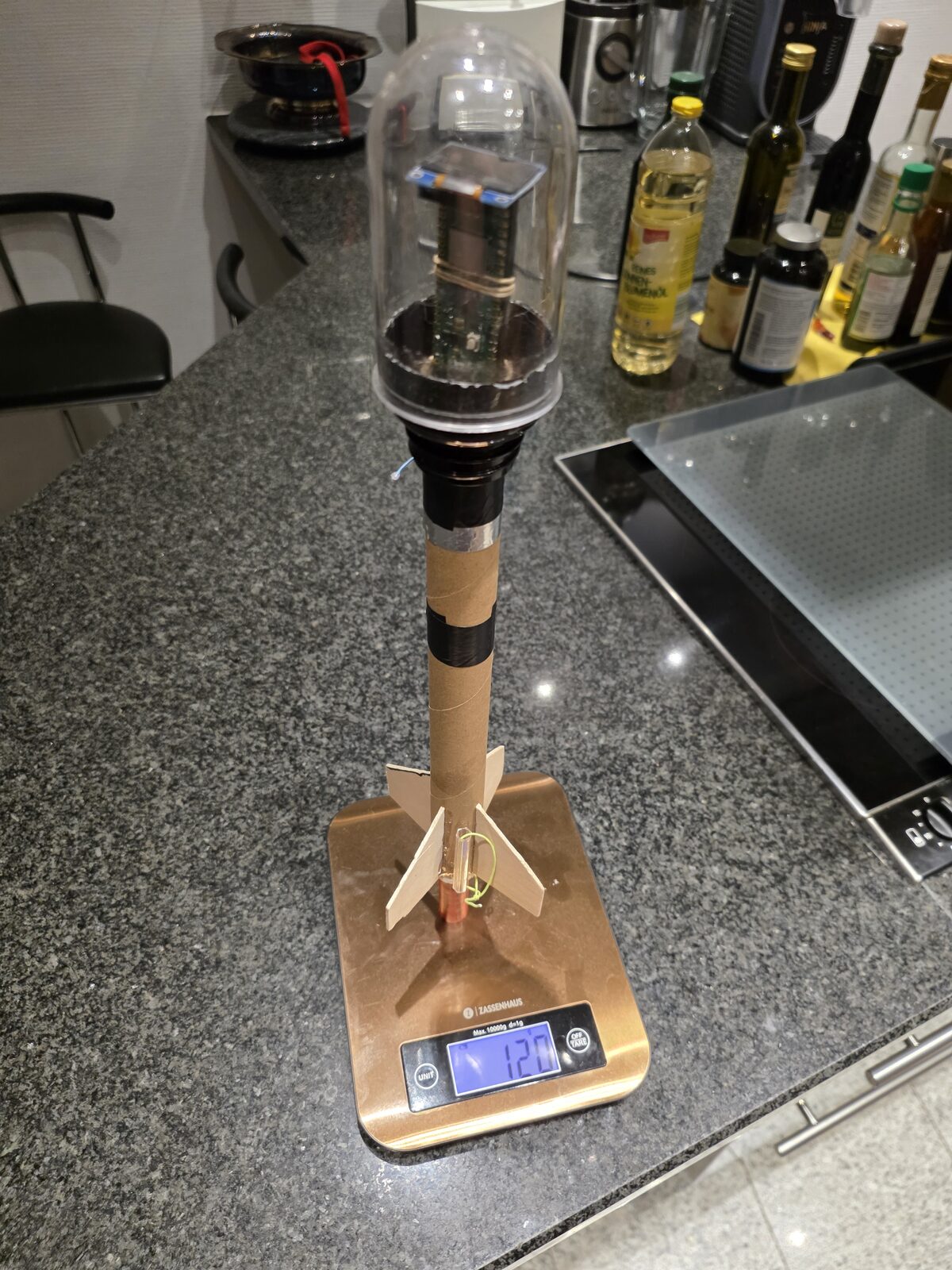 Rakete auf der Küchenwaage